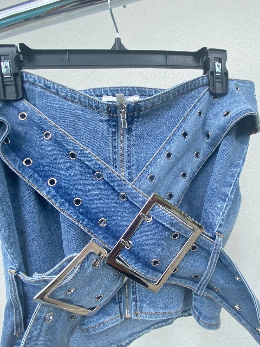 Oversized Crossed Buckle Denim Mini Skirt Size Large - Picture 3 of 5